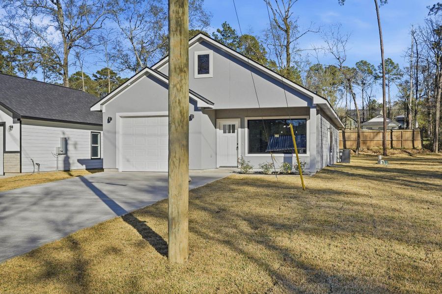 Exterior details and patio area of a home in , Willis (Image 3).