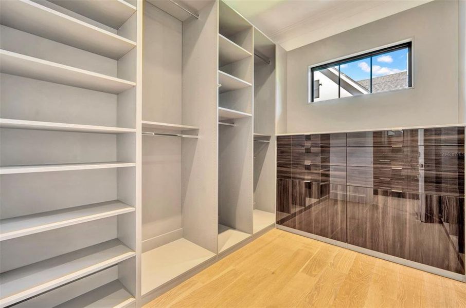 Spacious, unfurnished interior of a new home in , Winter Park (Image 24).