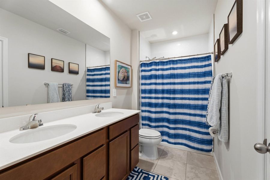 Furnished interior view inside a new home in , Fort Pierce (Image 11).