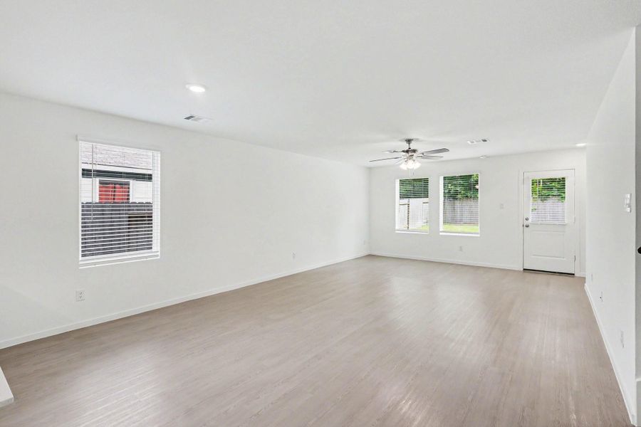 Spacious, unfurnished interior of a new home in Hill and Dale Ranch, Splendora (Image 19).