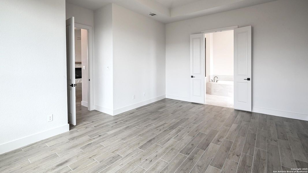 Spacious, unfurnished interior of a new home in Cibolo Valley Heights 65', Cibolo (Image 25).