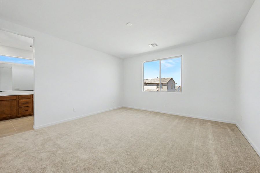 Spacious, unfurnished interior of a new home in Frontera, Surprise (Image 11).