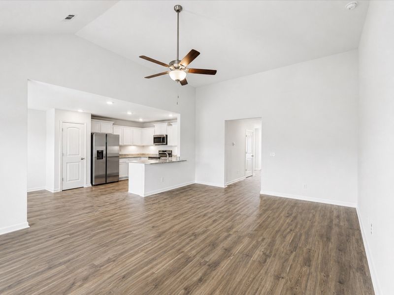 Spacious, unfurnished interior of a new home in Wheatfield, Shelbyville (Image 5).