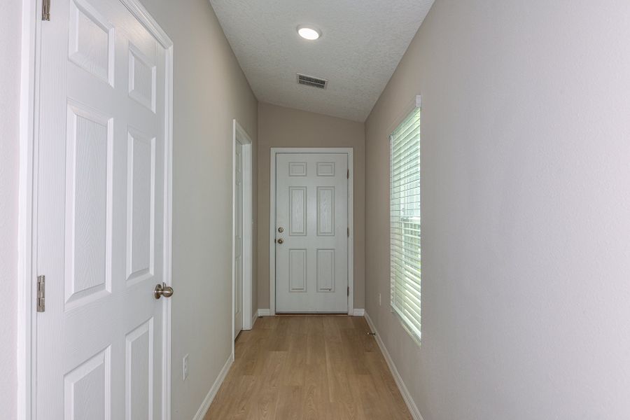 Spacious, unfurnished interior of a new home in Crosswinds, Haines City (Image 13).