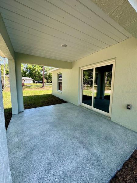 Exterior details and patio area of a home in , Dunnellon (Image 18).