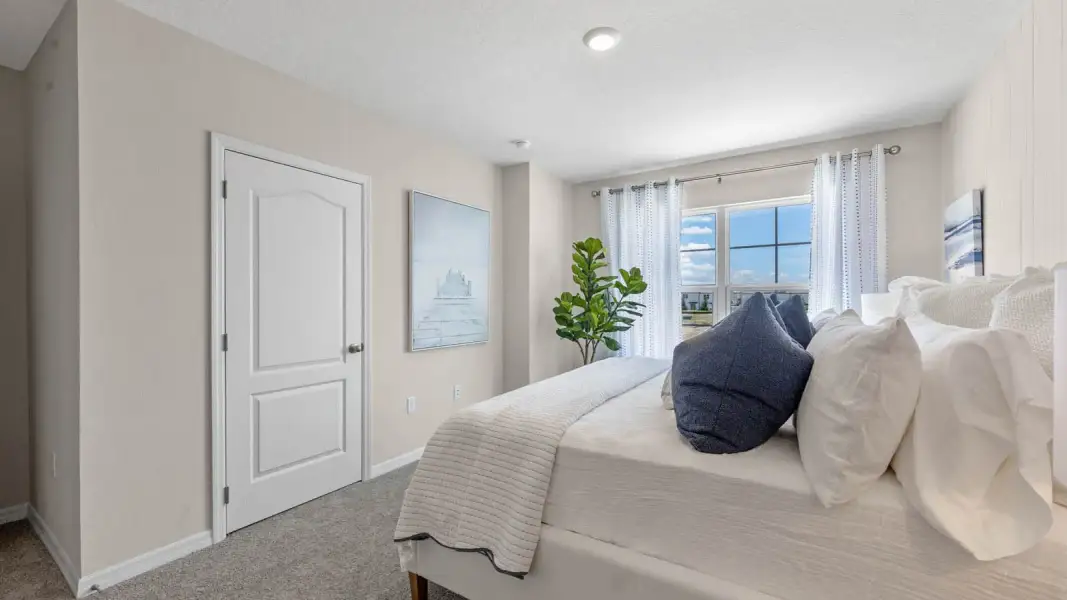 Representative furnished interior of a home built from the Pearson by D.R. Horton in Hawthorne Ranch Townhomes, Lakeland (Image 28).