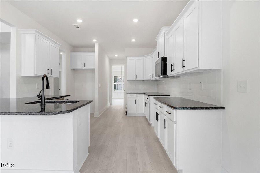 22-102 Oxford Court-22