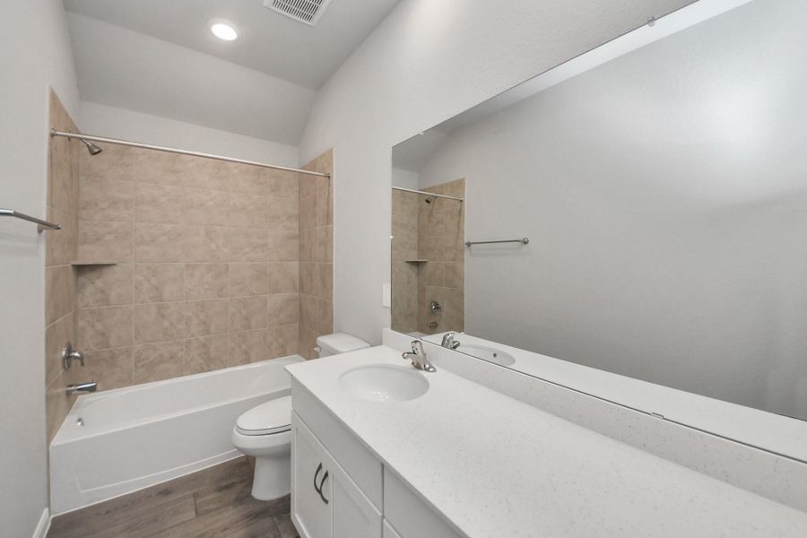 Furnished interior view inside a new home in Montgomery Ridge: Landmark Collection, Montgomery (Image 10).