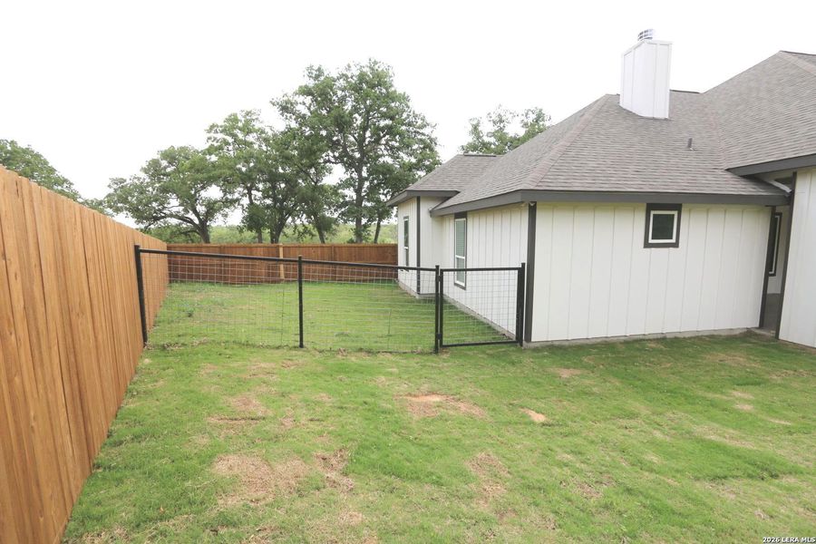 Exterior details and patio area of a home in , La Vernia (Image 61).