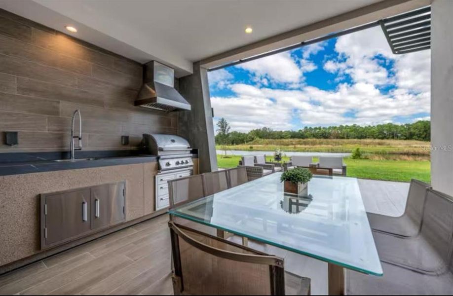 Exterior details and patio area of a home in , Kissimmee (Image 20).