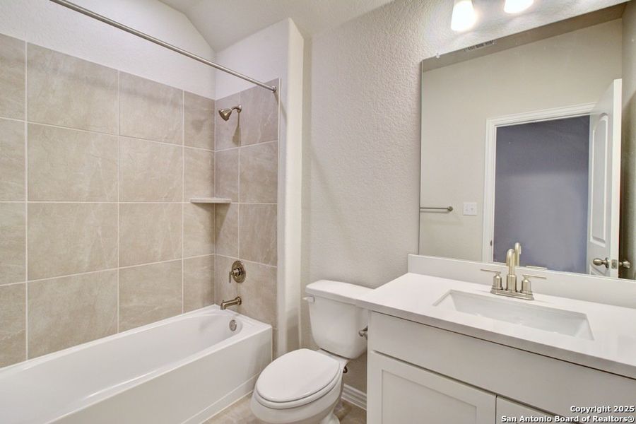 Furnished interior view inside a new home in Sunflower Ridge, New Braunfels (Image 6).