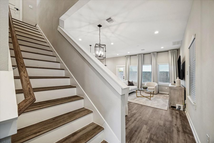 *Photos are of model home located in the community to reference finishes* *Photos are of model home located in the community to reference finishes*