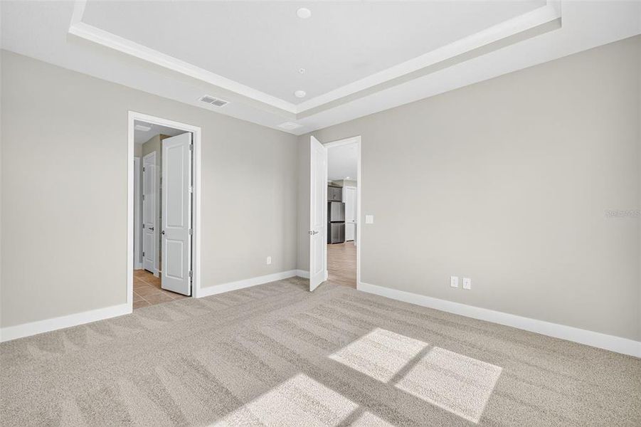 Spacious, unfurnished interior of a new home in Wellen Park, Venice (Image 25).