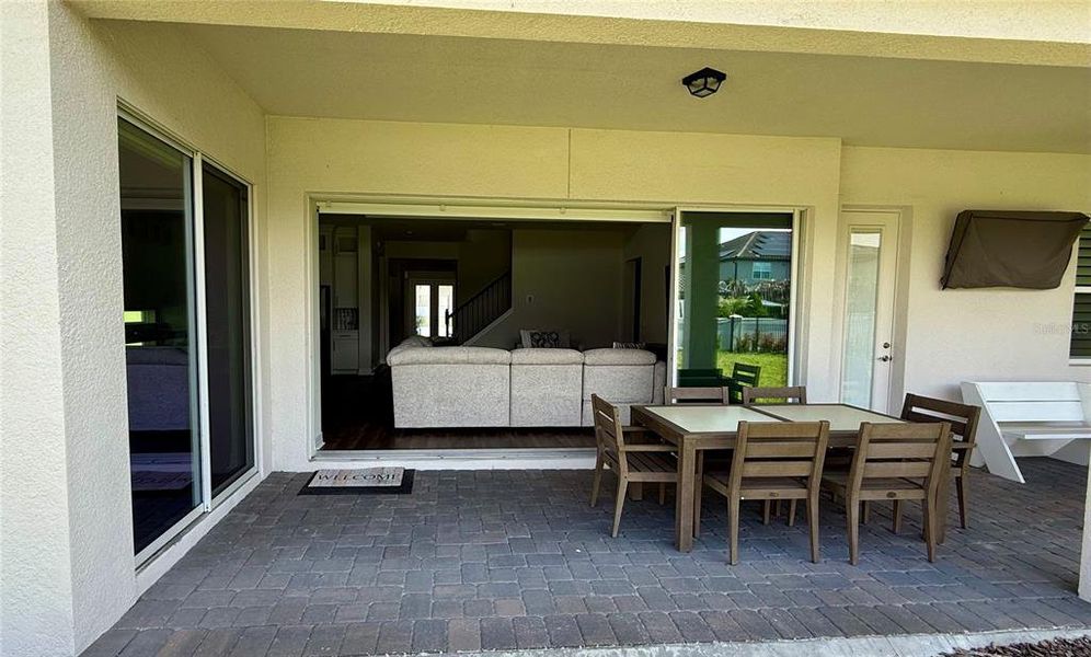 Exterior details and patio area of a home in , Orlando (Image 30).