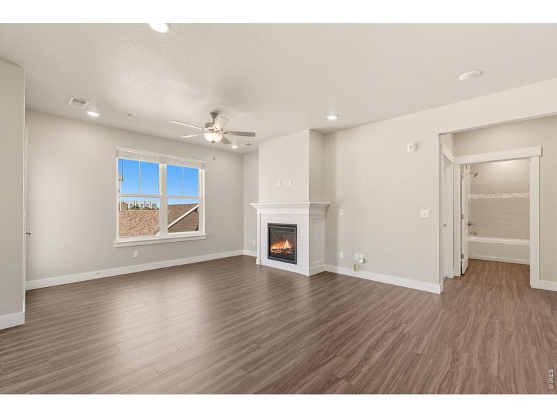 Spacious, unfurnished interior of a new home in The Lakes at Centerra - North Shore Flats, Loveland (Image 16).