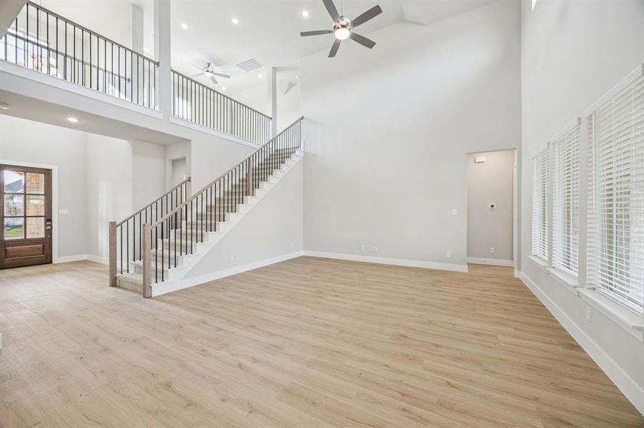 Spacious, unfurnished interior of a new home in Dove Hollow, Waxahachie (Image 19). Spacious, unfurnished interior of a new home in Dove Hollow, Waxahachie (Image 19).