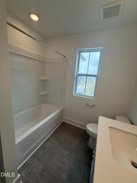 Laurel Lot 39 bathroom 2 with Tub Shower Laurel Lot 39 bathroom 2 with Tub Shower