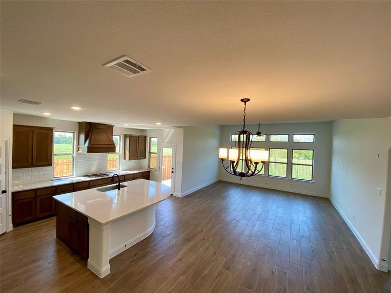 Modern& crisp wood-style tile in entry, kitchen, cafe & family room. Modern& crisp wood-style tile in entry, kitchen, cafe & family room.