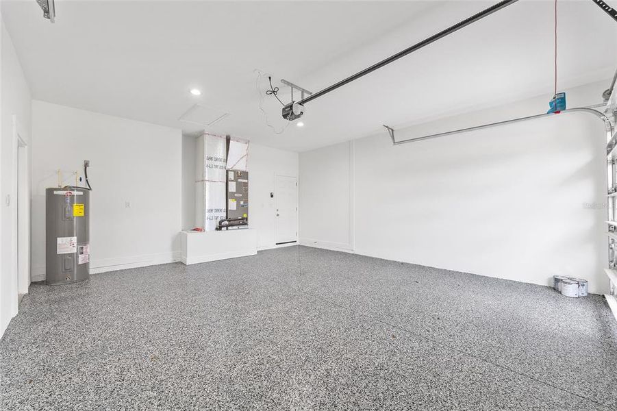 Spacious, unfurnished interior of a new home in , Ocala (Image 17).