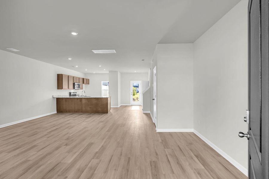 Spacious, unfurnished interior of a new home in Lakeview Commons, Goose Creek (Image 26).