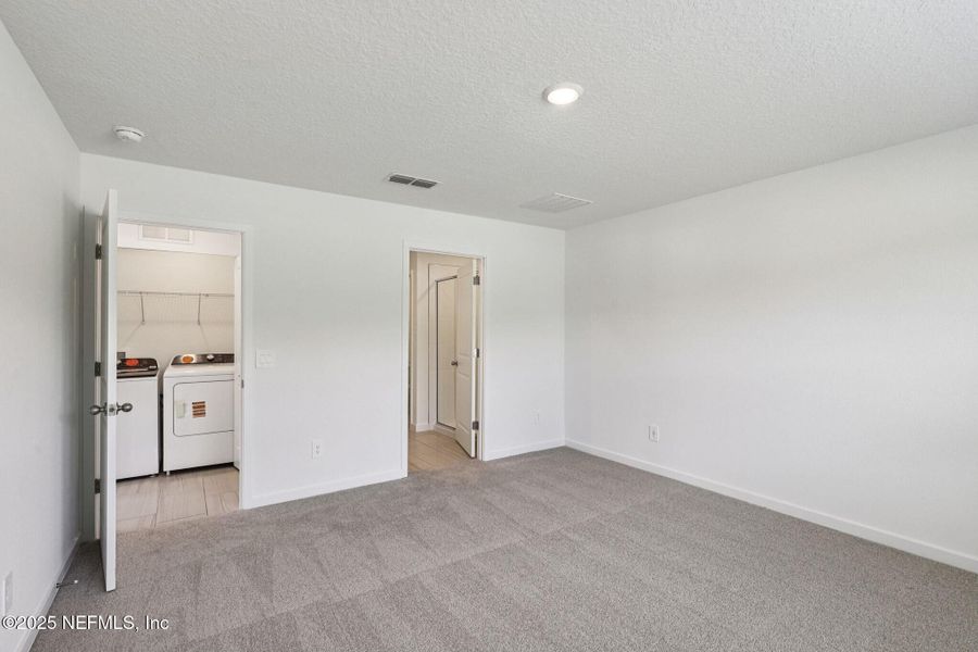 Spacious, unfurnished interior of a new home in , Jacksonville (Image 19).
