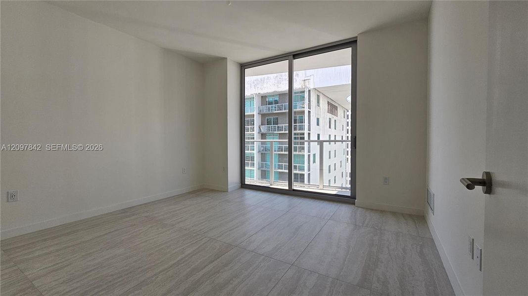 Spacious, unfurnished interior of a new home in , Miami (Image 12).