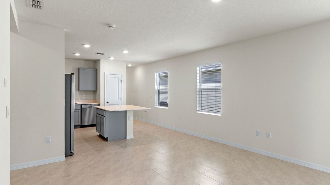 Spacious, unfurnished interior of a new home in Hamilton Bluff, Lake Hamilton (Image 11).