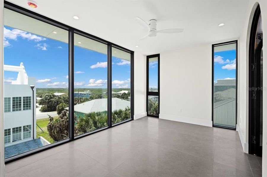 Spacious, unfurnished interior of a new home in , New Smyrna Beach (Image 28).