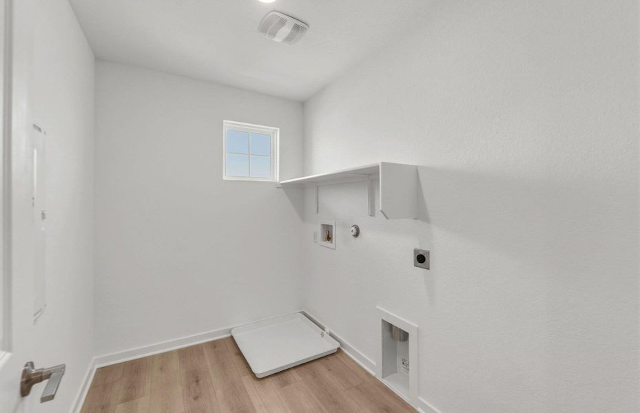 Spacious, unfurnished interior of a new home in Cameron Place, Manor (Image 17).