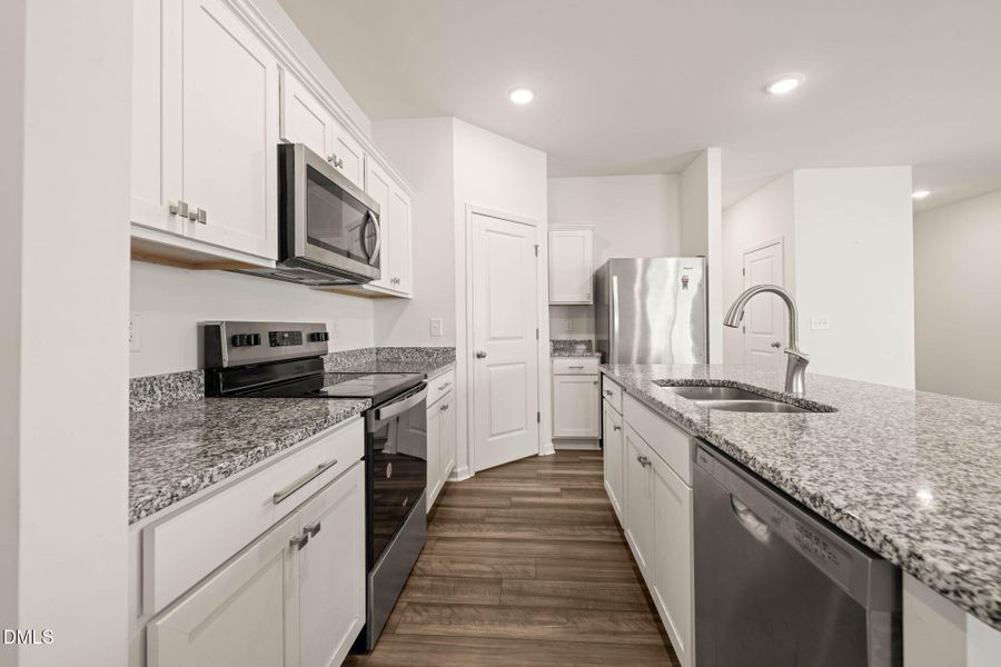 8-web-or-mls-DSC01755 8-web-or-mls-DSC01755