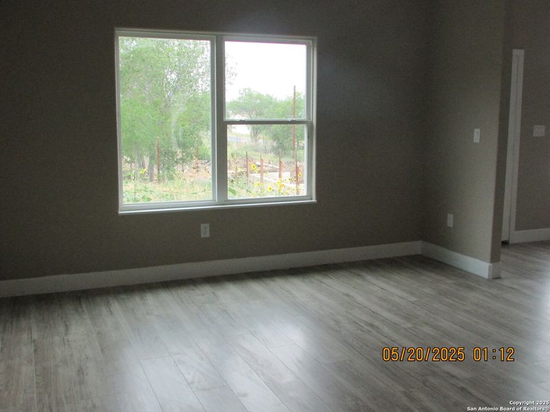 Spacious, unfurnished interior of a new home in , San Antonio (Image 14).
