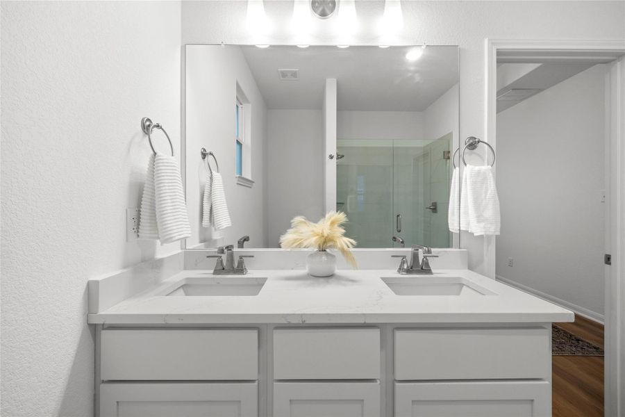 Furnished interior view inside a new home in , Temple (Image 12).