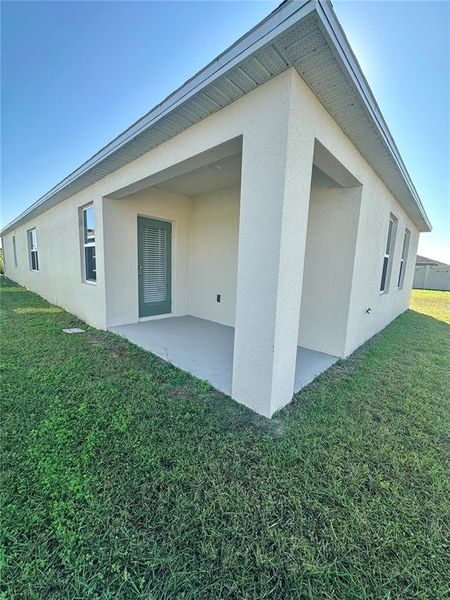 Exterior details and patio area of a home in , Kissimmee (Image 20).