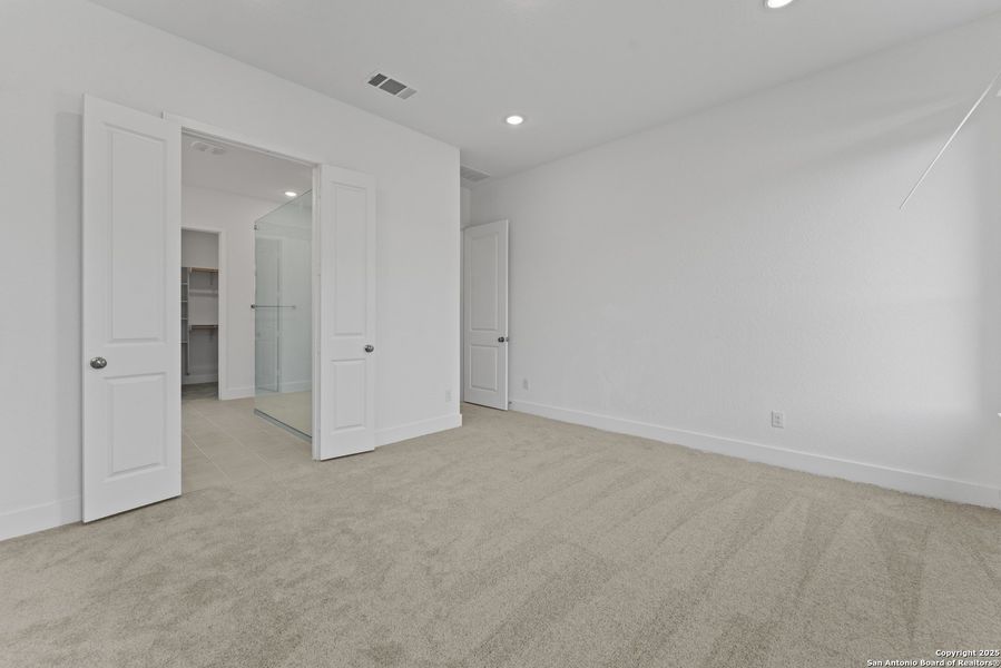Spacious, unfurnished interior of a new home in , New Braunfels (Image 13).