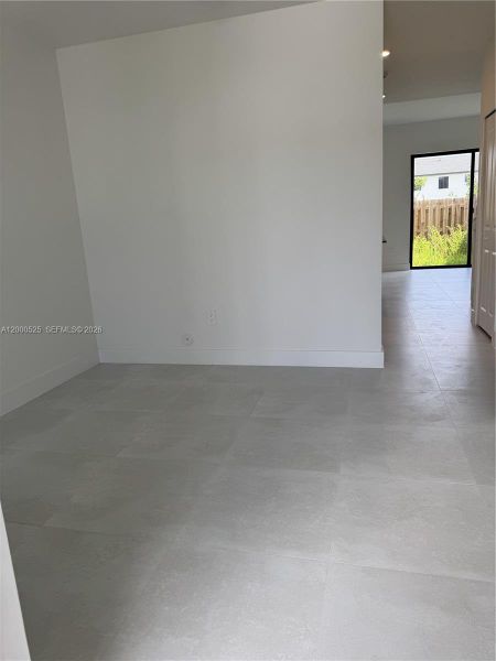 Spacious, unfurnished interior of a new home in , Homestead (Image 3).