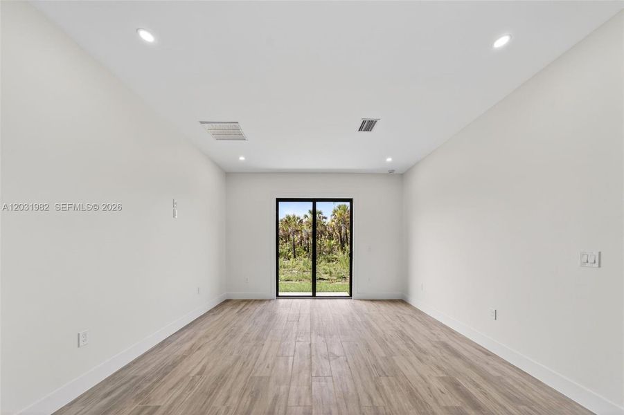 Spacious, unfurnished interior of a new home in , Naples (Image 32).