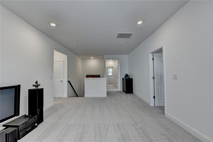 Spacious, unfurnished interior of a new home in Bailey Fence, Dacula (Image 24).