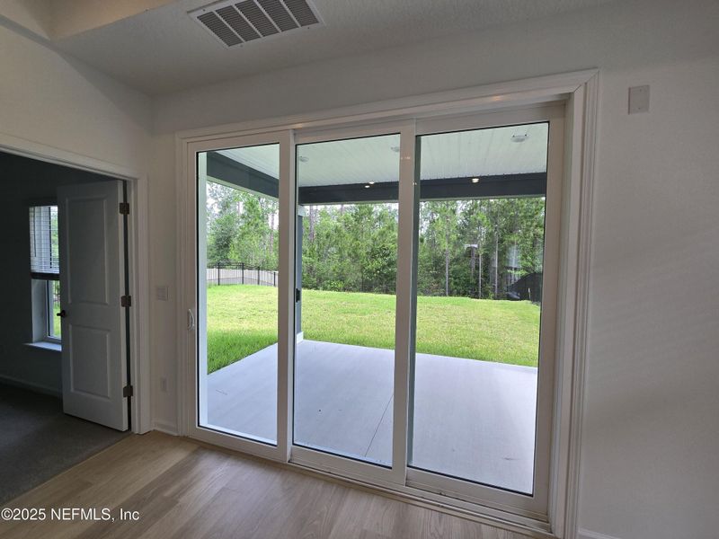 Spacious, unfurnished interior of a new home in Hyland Trail, Middleburg (Image 29).