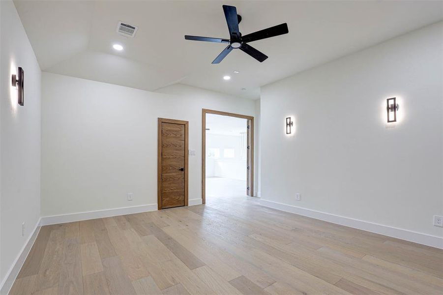 Spacious, unfurnished interior of a new home in , Keller (Image 32).