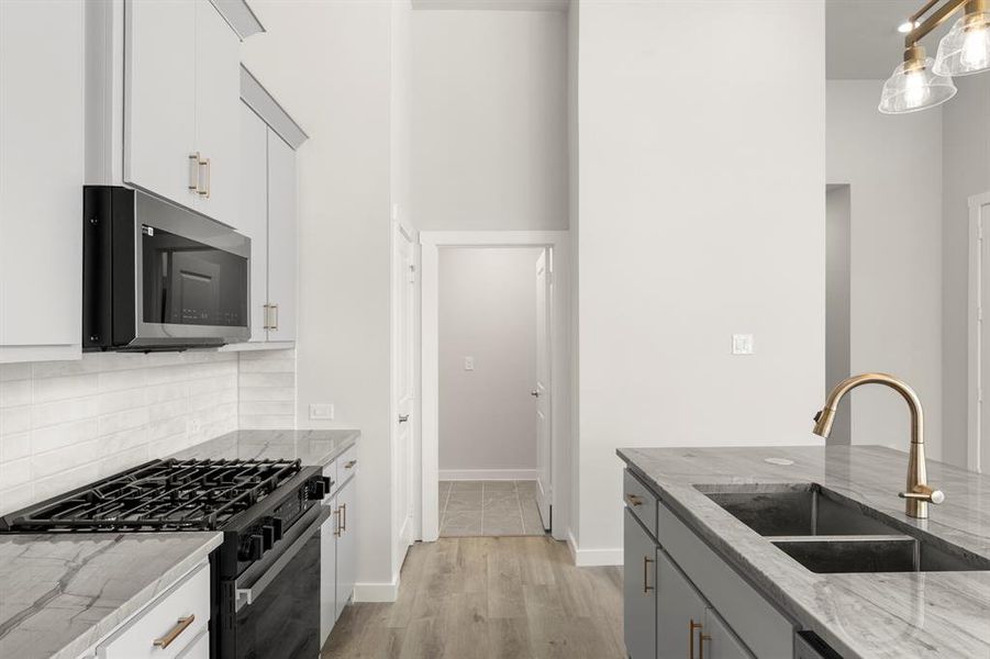 15. 628 Oakridge - Kitchen (3) 15. 628 Oakridge - Kitchen (3)