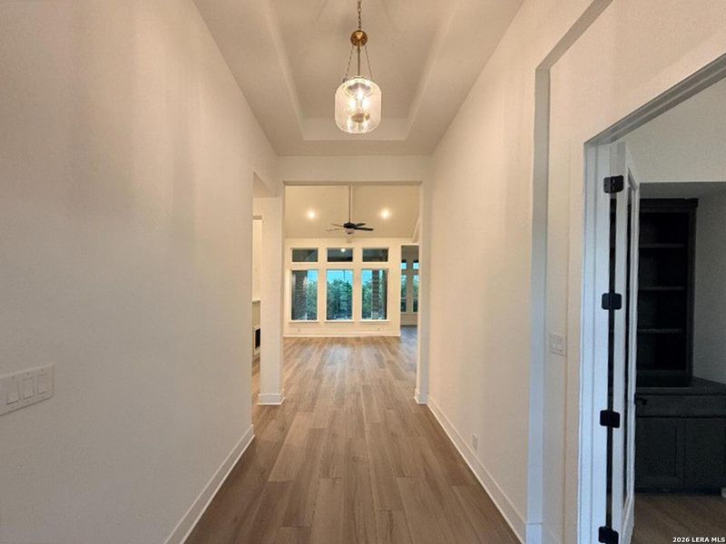 Spacious, unfurnished interior of a new home in Waldsanger, New Braunfels (Image 21).
