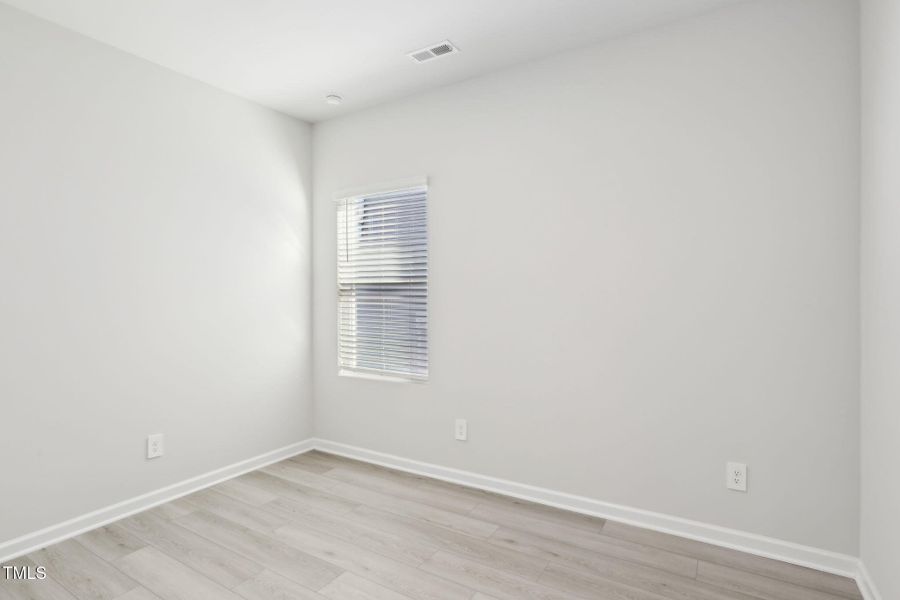 17-web-or-mls-Raleigh -River Glen-283 Wh