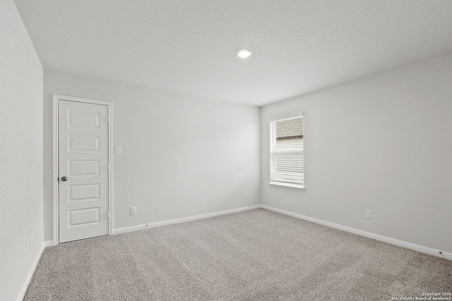 Spacious, unfurnished interior of a new home in Cinco Lakes, San Antonio (Image 18).