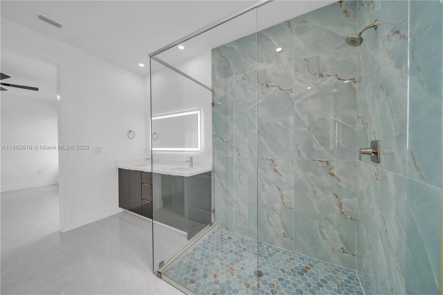 Image 12 of a home in .