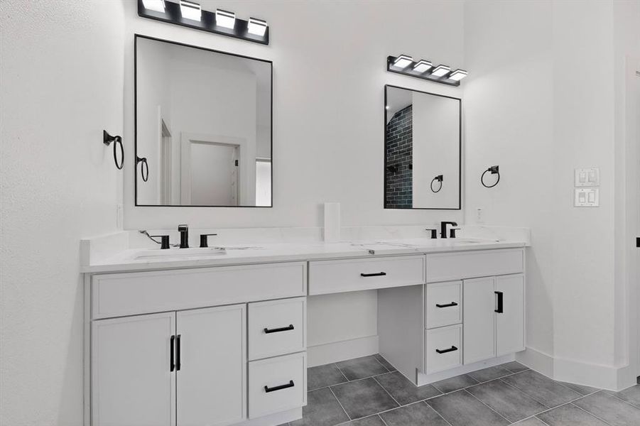 Furnished interior view inside a new home in , Glenn Heights (Image 9).