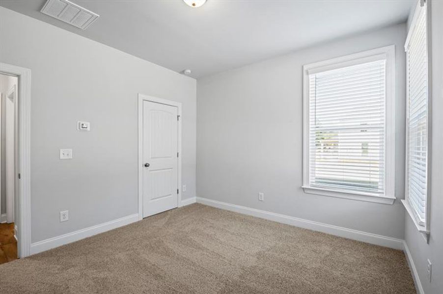 Spacious, unfurnished interior of a new home in Ruby Creek Estates, Atlanta (Image 35).