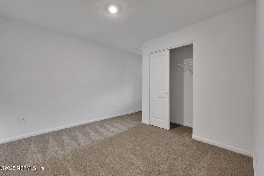 Spacious, unfurnished interior of a new home in Kasen Oaks, Jacksonville (Image 12).