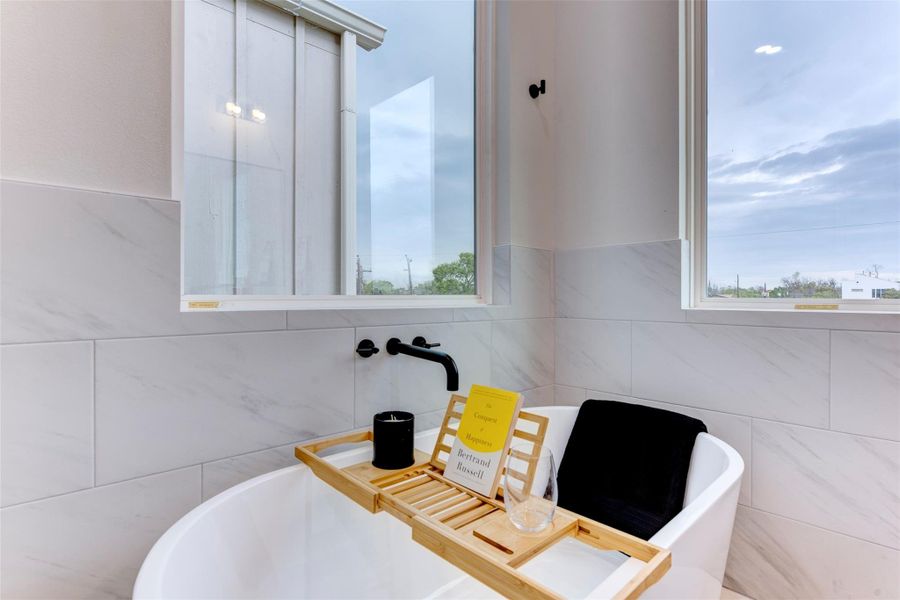 Double window for plenty of natural light in the tub area Double window for plenty of natural light in the tub area