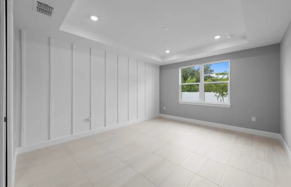 Spacious, unfurnished interior of a new home in Shores at Stillwater, Englewood (Image 20).