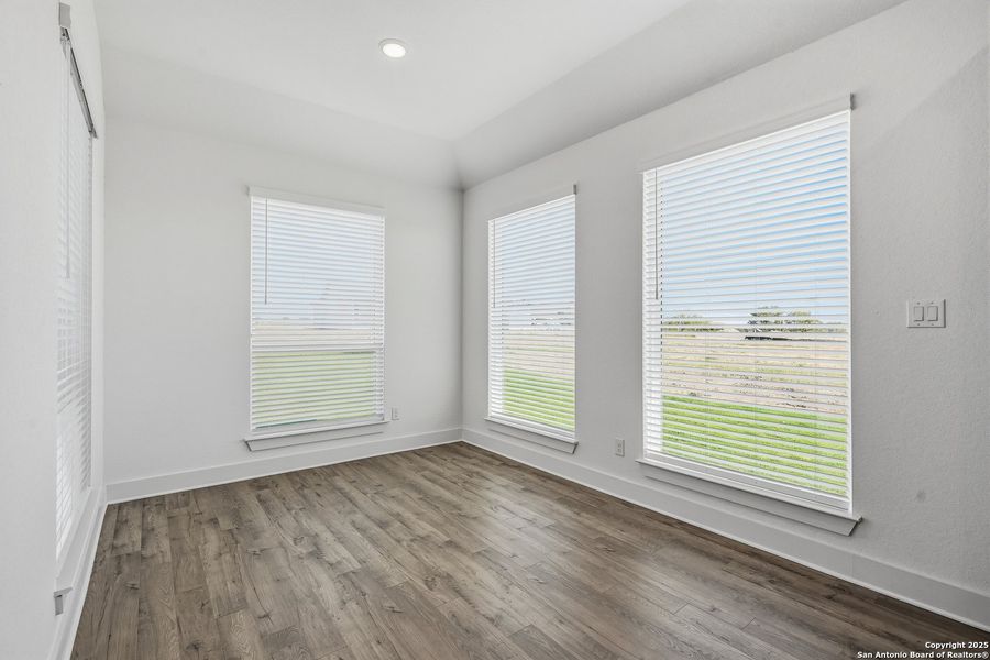 Spacious, unfurnished interior of a new home in Sienna Lakes, San Antonio (Image 40). Spacious, unfurnished interior of a new home in Sienna Lakes, San Antonio (Image 40).